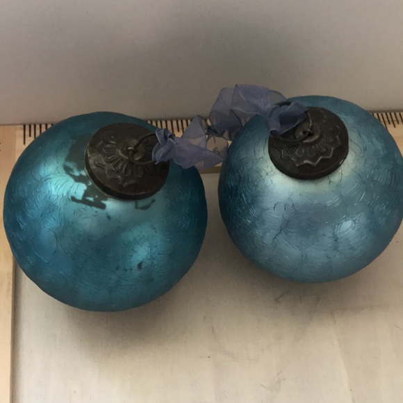 2 Kugel Style Xmas  balls approximately 4 inch including top ball itself 3 ” - Picture 3 of 3